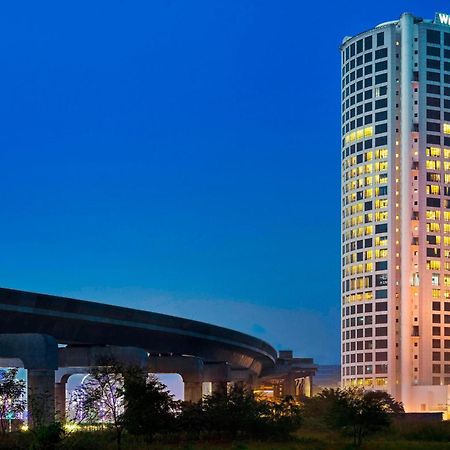 The Westin Kolkata Rajarhat מראה חיצוני תמונה The hotel at night