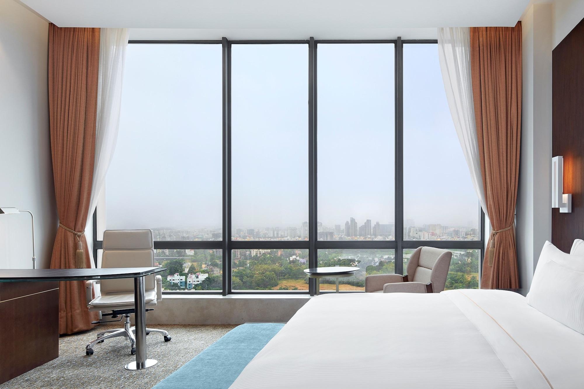 The Westin Kolkata Rajarhat מראה חיצוני תמונה A guest room at the hotel