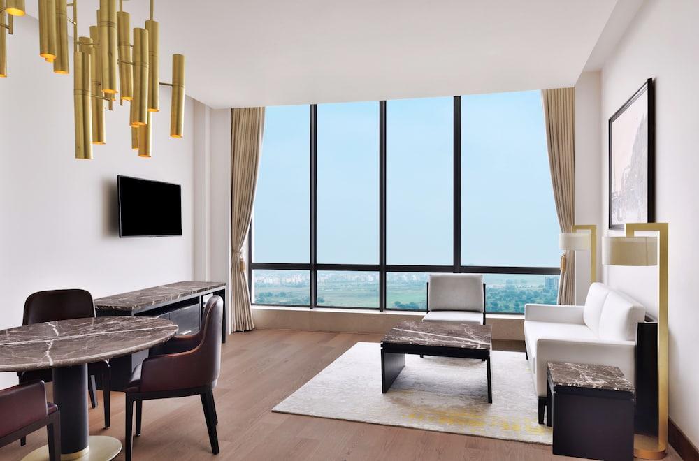 The Westin Kolkata Rajarhat מראה חיצוני תמונה A living room at the Westin Hyderabad