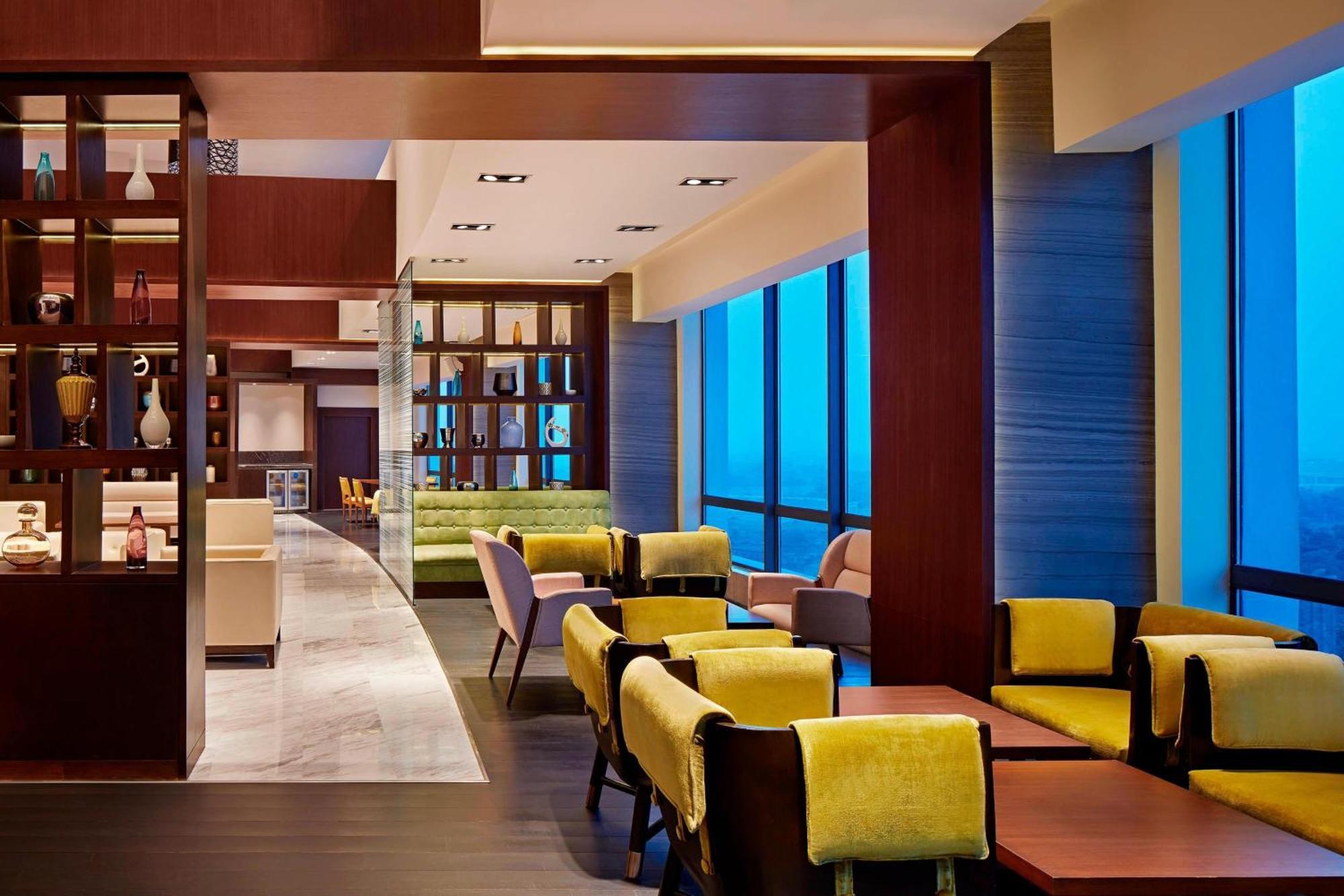 The Westin Kolkata Rajarhat מראה חיצוני תמונה The Club lounge at Beijing Capital International Airport