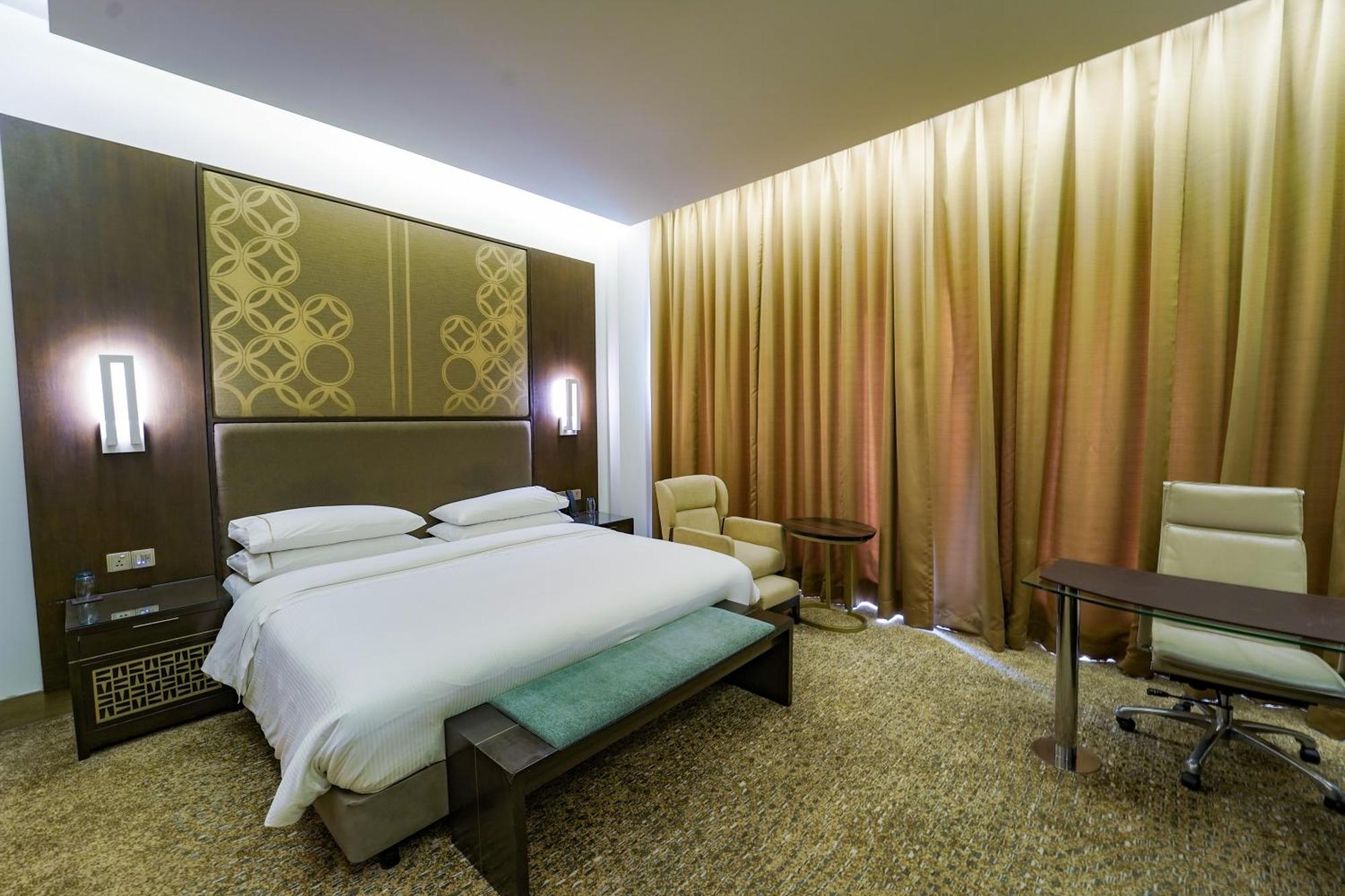 The Westin Kolkata Rajarhat מראה חיצוני תמונה A room at the hotel