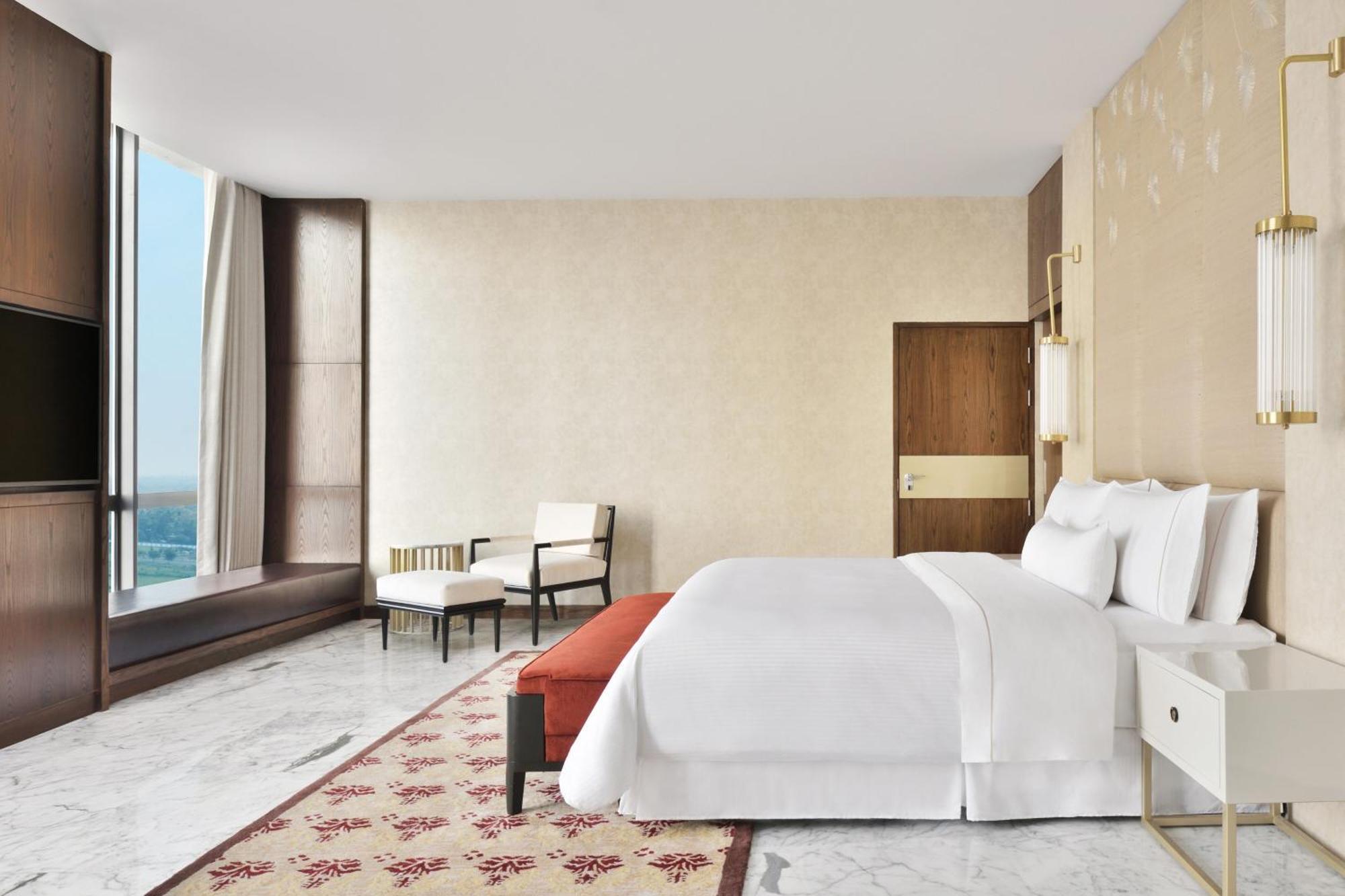 The Westin Kolkata Rajarhat מראה חיצוני תמונה A guest room at the hotel