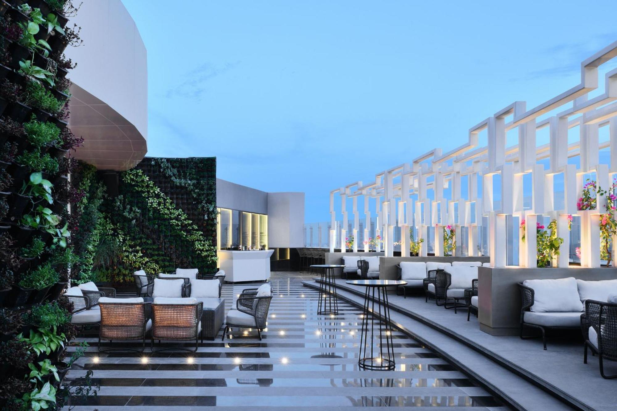 The Westin Kolkata Rajarhat מראה חיצוני תמונה The Sky Bar