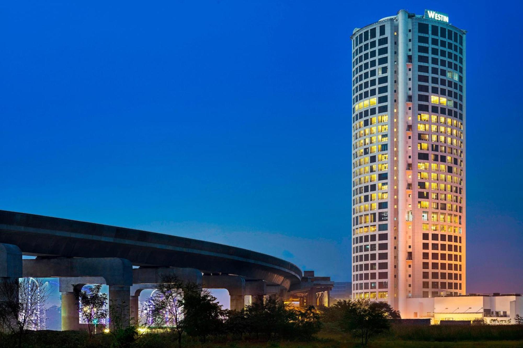 The Westin Kolkata Rajarhat מראה חיצוני תמונה The hotel at night