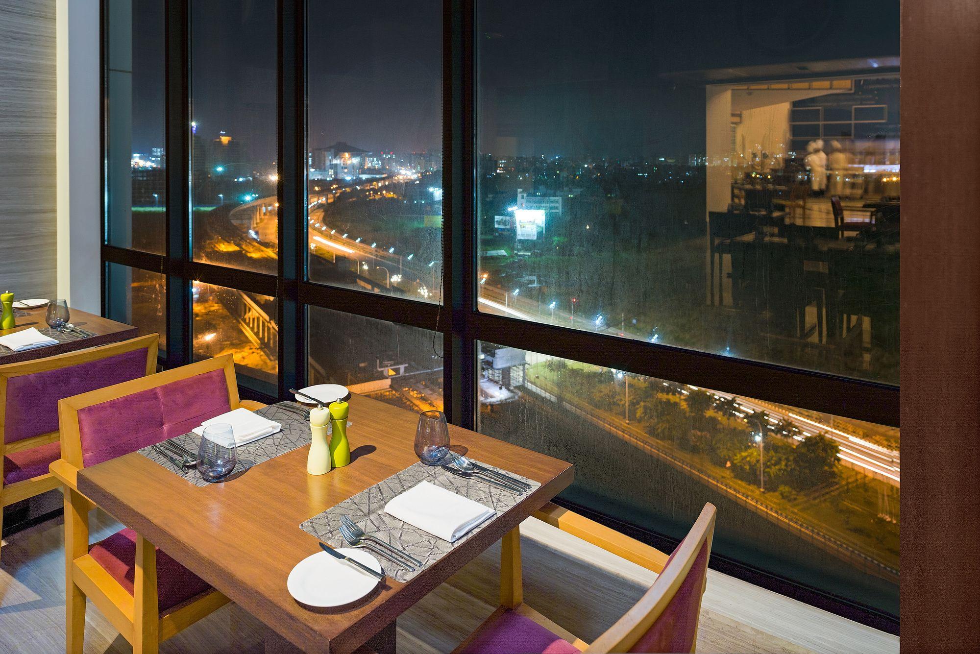The Westin Kolkata Rajarhat מראה חיצוני תמונה View from the restaurant