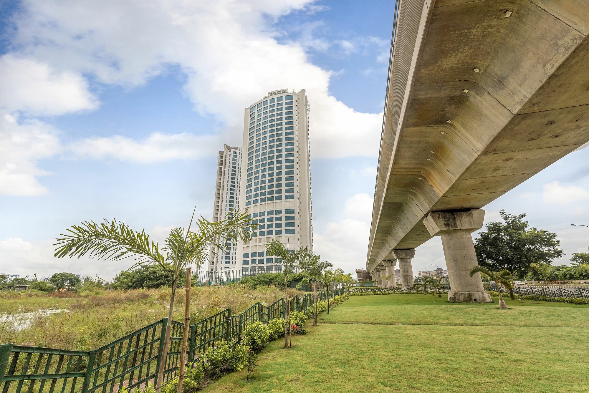 The Westin Kolkata Rajarhat מראה חיצוני תמונה The station is located near the residential area of the city.